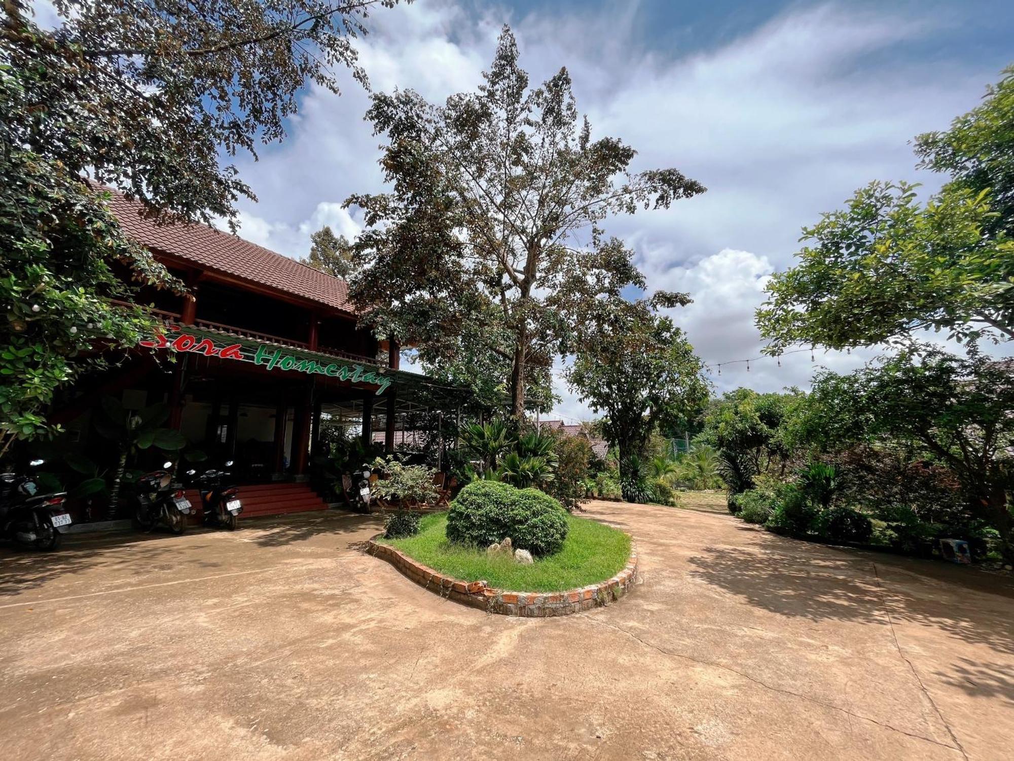 Sora Homestay Pleiku Bagian luar foto